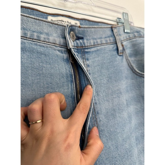 Abercrombie Curve Love 90's Slim Straight Ultra High Rise Jeans Light Wash Sz 34 - Picture 4 of 6